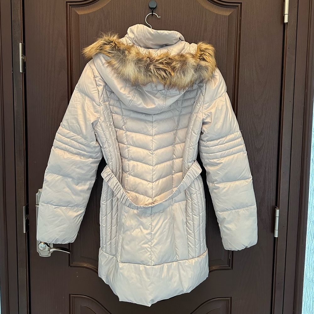 GUESS Womenβs Cream White Long Puffer Coat Size L Faux Fur Hood Detachable Belt - Picture 2 of 7